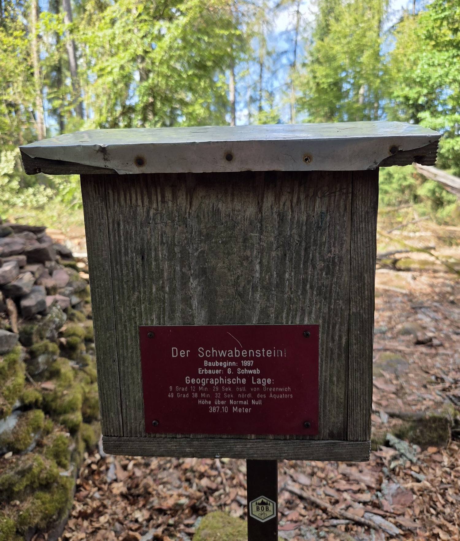 Gipfelbuch in der Holzbox am Schwabenstein in Amorbach